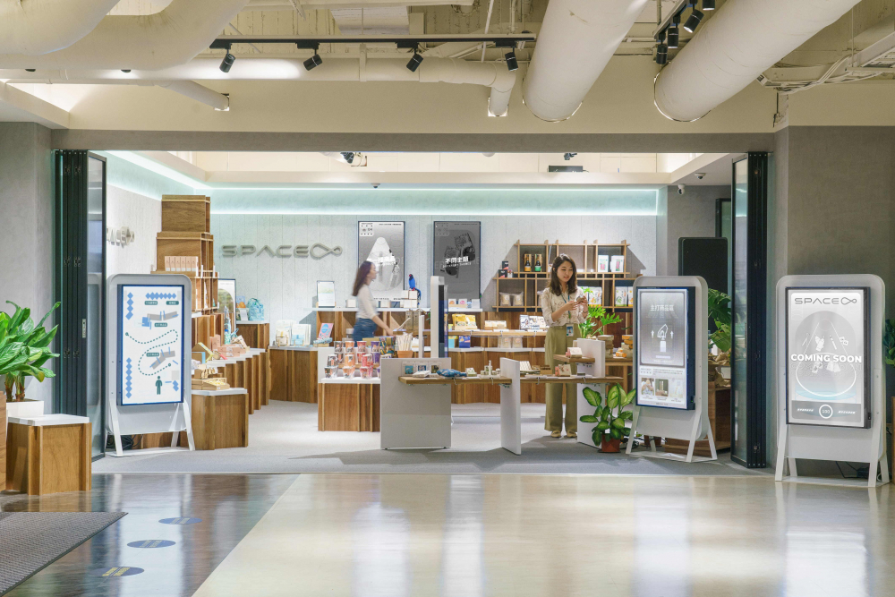 MK体育
打造永续选物商店，展示社企及社创商品，结合创利空间所开发的智能零售系统，整合多元产品信息，让无人商店扮演公益行动的推手